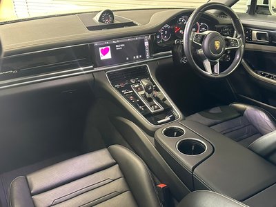 2020 Porsche PANAMERA photo 5