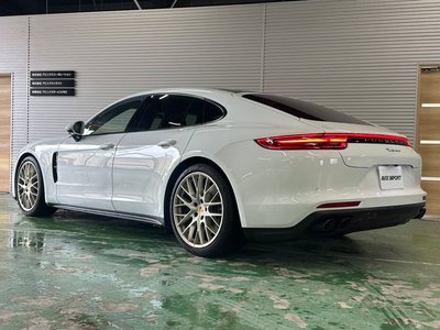 2020 Porsche PANAMERA photo 4