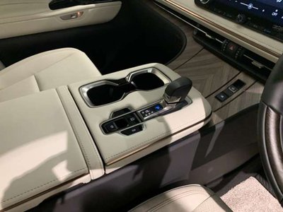 2024 Lexus LM 照片 37