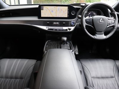 2021 Lexus LS photo 3
