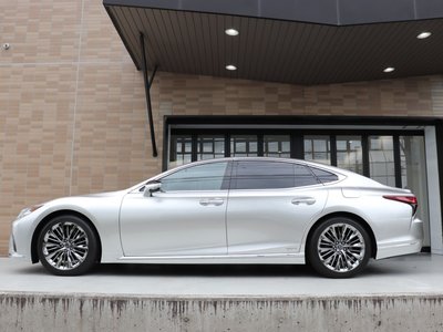 2021 Lexus LS photo 9