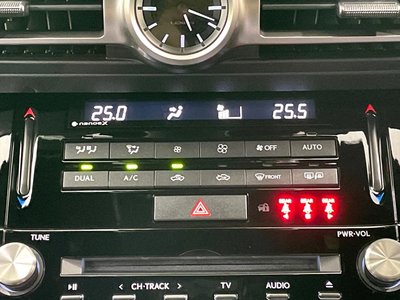 2022 Lexus IS thumbnail 36