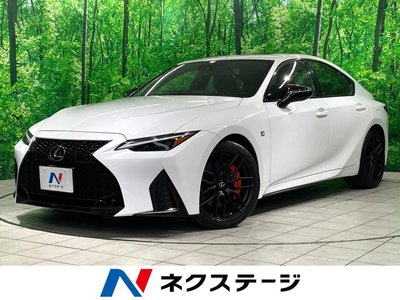 2022 Lexus IS photo 1