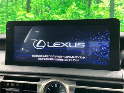 2022 Lexus IS photo 4