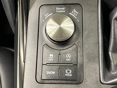 2022 Lexus IS thumbnail 33
