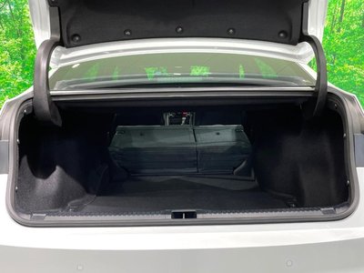 2022 Lexus IS photo 12