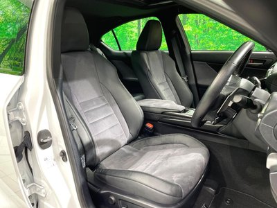 2022 Lexus IS photo 10