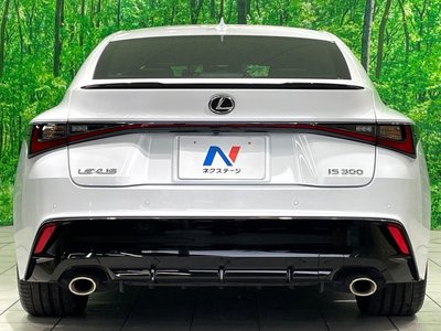2022 Lexus IS thumbnail 17