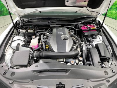 2022 Lexus IS thumbnail 18