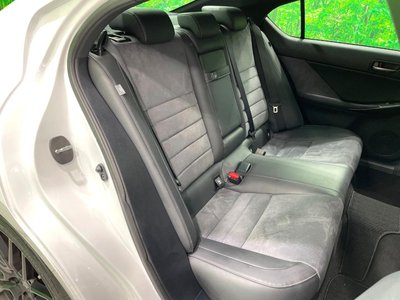 2022 Lexus IS photo 11