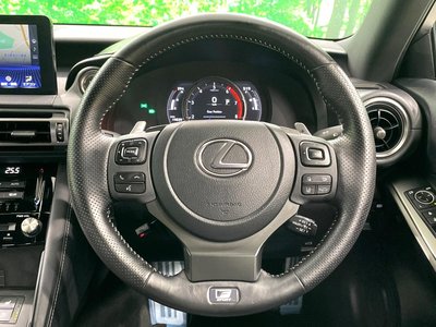 2022 Lexus IS photo 13
