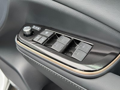 صورة 69 لـ 2025 Toyota CROWN SPORT