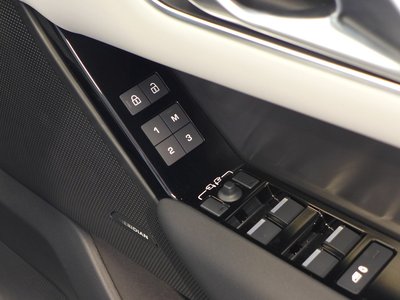 2025 LAND Rover RANGE ROVER VELAR photo 16