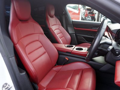 صورة 19 لـ 2021 Porsche TAYCAN