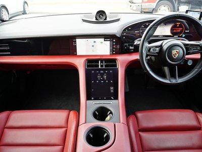 صورة 23 لـ 2021 Porsche TAYCAN