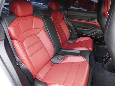 صورة 20 لـ 2021 Porsche TAYCAN