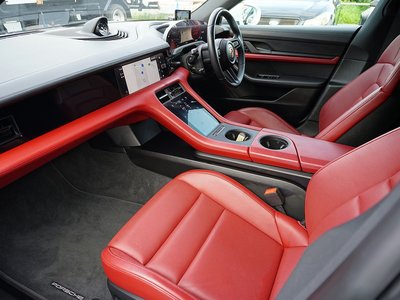 صورة 22 لـ 2021 Porsche TAYCAN