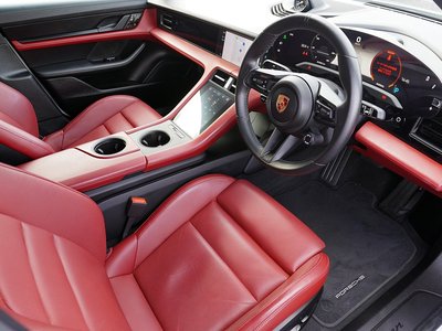 صورة 17 لـ 2021 Porsche TAYCAN