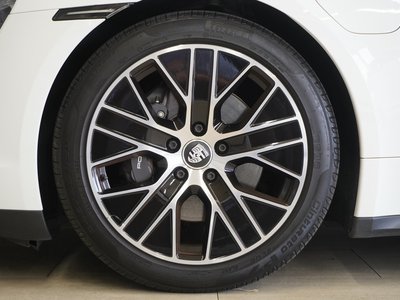صورة 13 لـ 2021 Porsche TAYCAN