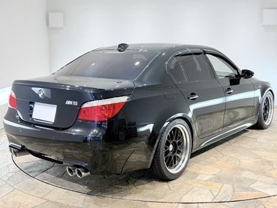 2006 BMW M5 — миниатюра 3