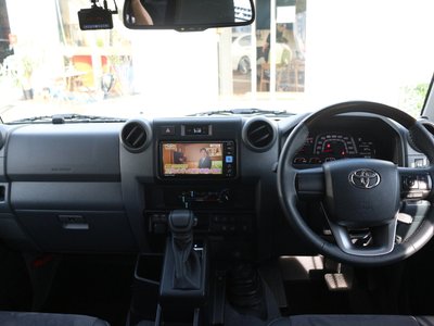 صورة 13 لـ 2025 Toyota LAND CRUISER 70