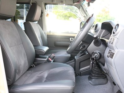 صورة 38 لـ 2025 Toyota LAND CRUISER 70