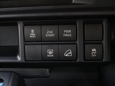 صورة 31 لـ 2025 Toyota LAND CRUISER 70