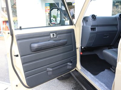 صورة 40 لـ 2025 Toyota LAND CRUISER 70