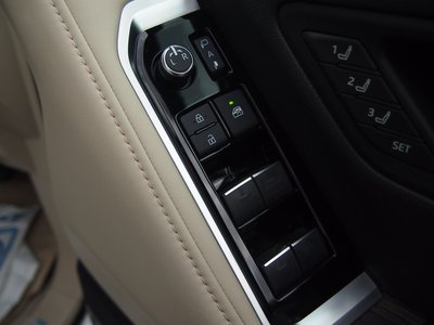صورة مصغرة 38 لـ 2026 Toyota LAND CRUISER 300