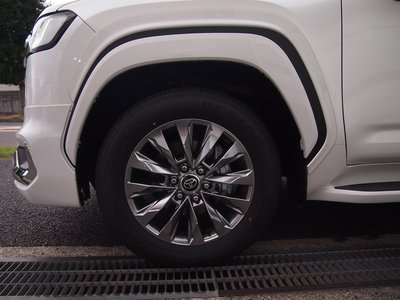 صورة مصغرة 73 لـ 2026 Toyota LAND CRUISER 300