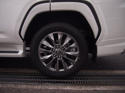 صورة مصغرة 74 لـ 2026 Toyota LAND CRUISER 300