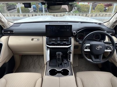 2023 Toyota LAND CRUISER 300 photo 2