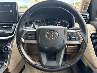 2023 Toyota LAND CRUISER 300 photo 8