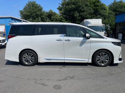 2024 Toyota ALPHARD — фото 4