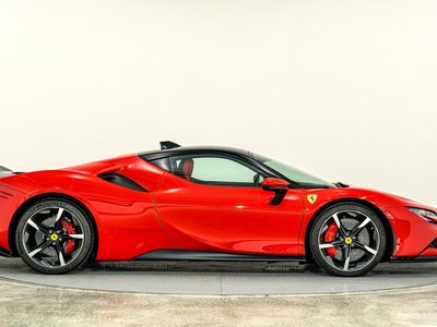 2021 Ferrari SF90 STRADALE — фото 31