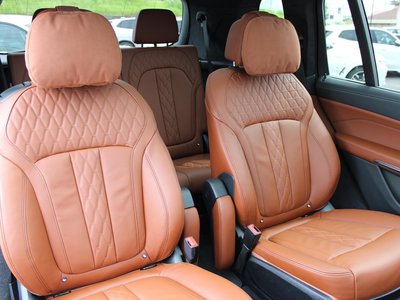 2025 BMW X7 thumbnail 62