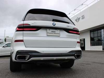 2025 BMW X7 thumbnail 17