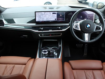 2025 BMW X7 thumbnail 32
