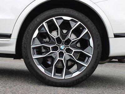 2025 BMW X7 thumbnail 21