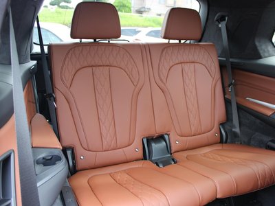2025 BMW X7 thumbnail 78