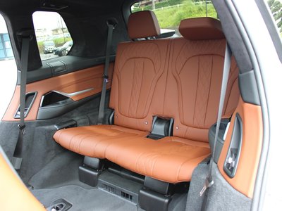 2025 BMW X7 thumbnail 67