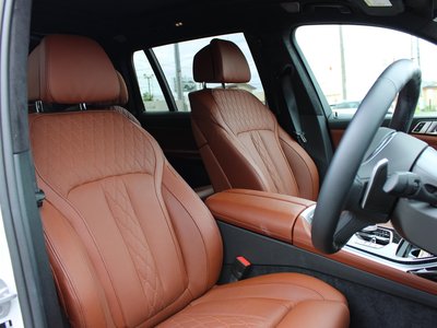 2025 BMW X7 thumbnail 25