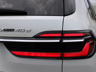 2025 BMW X7 thumbnail 18