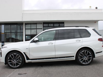 2025 BMW X7 photo 13