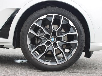 2025 BMW X7 thumbnail 23
