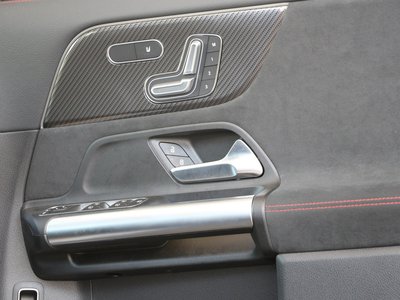 2025 Mercedes-BENZ GLA photo 12