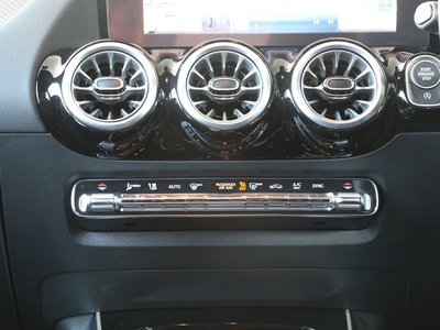 2025 Mercedes-BENZ GLA thumbnail 26