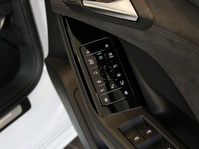 صورة 24 لـ 2025 AUDI A6 AVANT E-TRON
