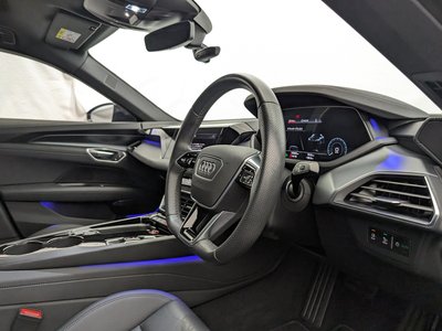 صورة 14 لـ 2022 AUDI E-TRON GT QUATTRO