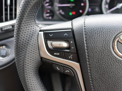2015 Toyota LAND CRUISER 200 照片 10